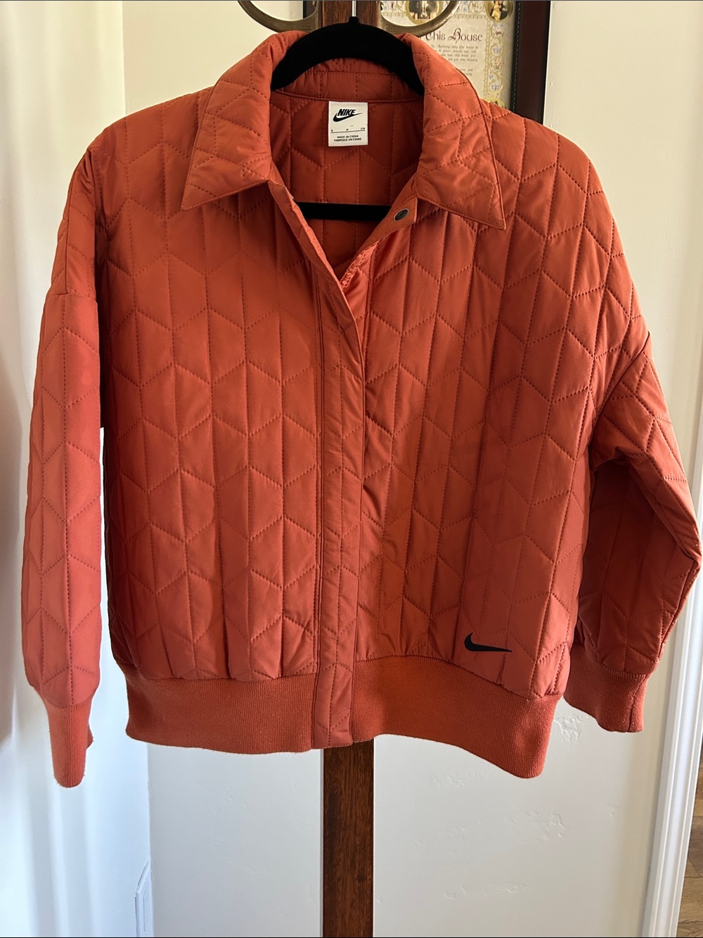 Nike Sportswear Essentials Quilted Woven Jacket Burnt Sunrise Rust Orange Size S